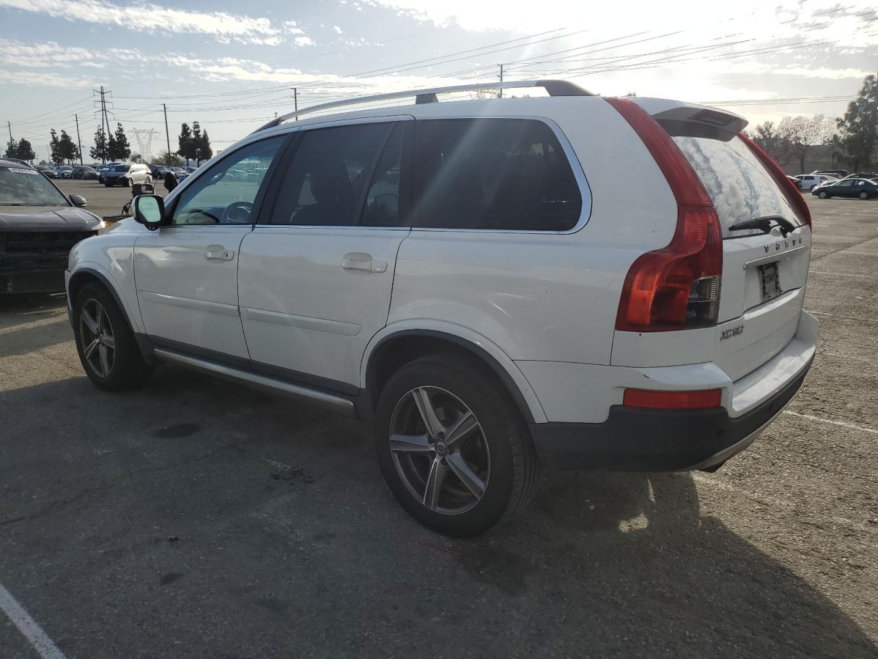 2011 Volvo XC90 - Image 2