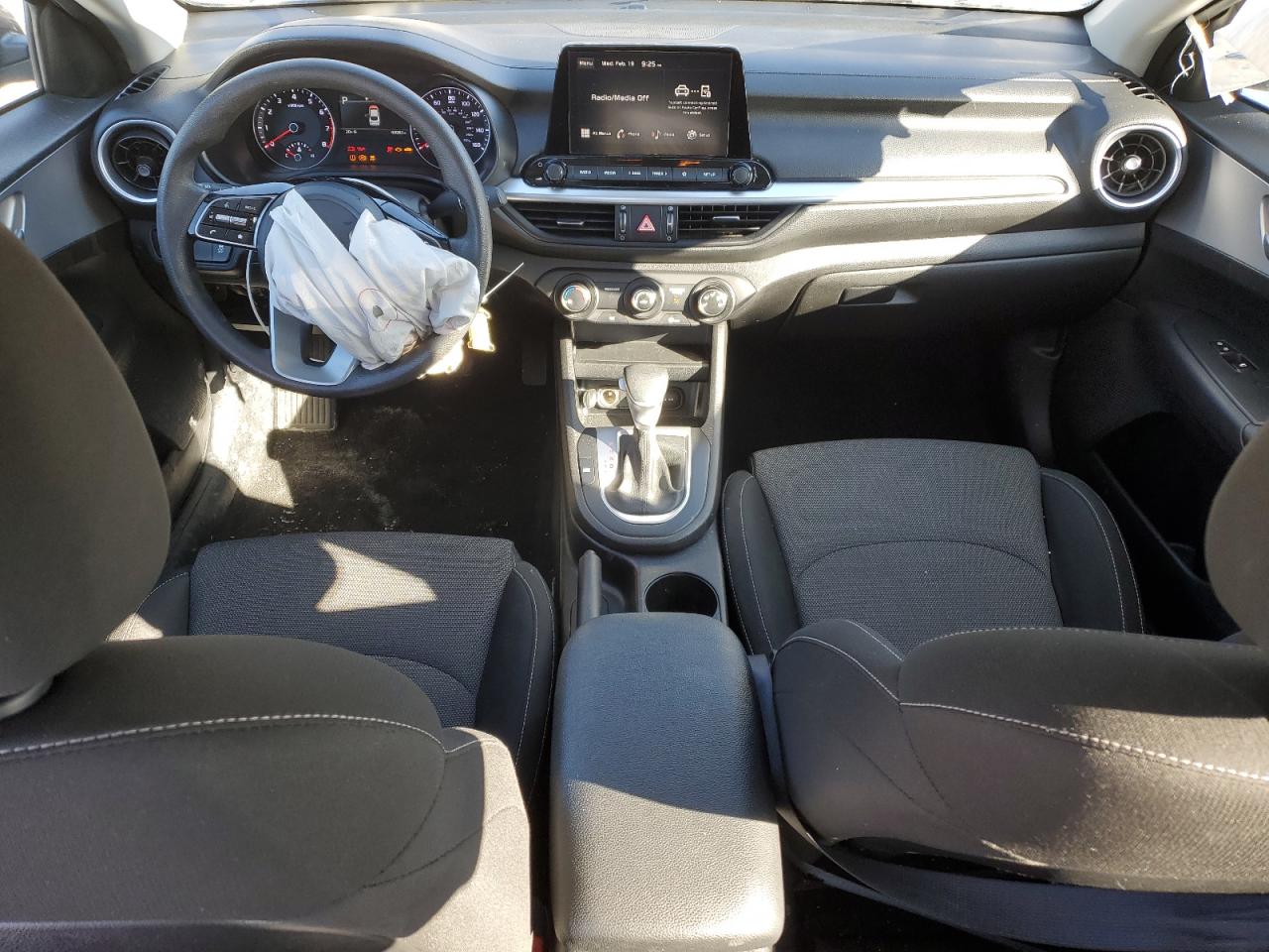 2023 Kia Forte - Image 8