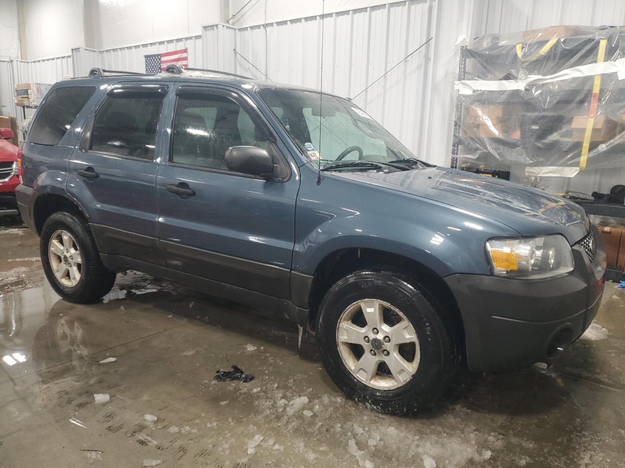 2005 Ford Escape - Image 4