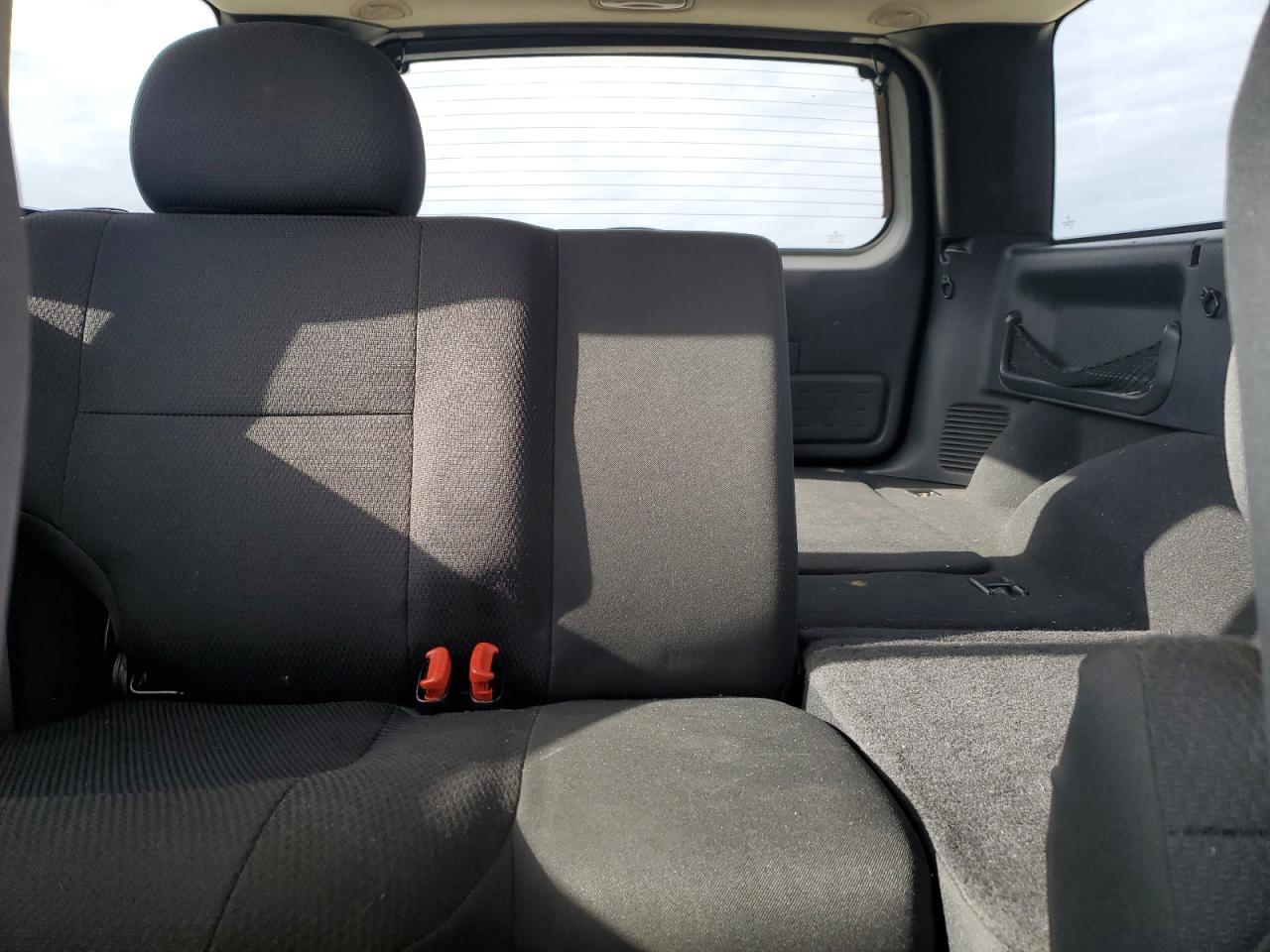 2004 Jeep Grand Cherokee - Image 10