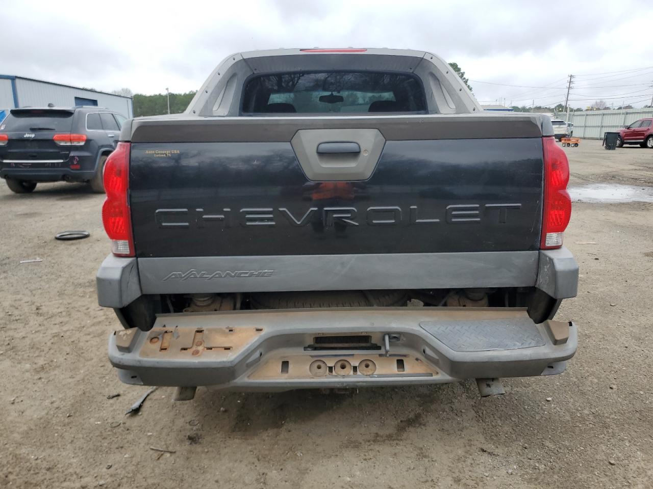 2002 Chevrolet Avalanche - Image 6