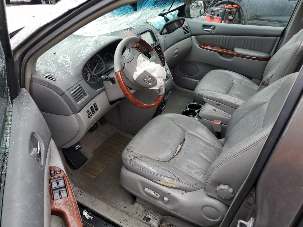 2004 Toyota Sienna - Image 8