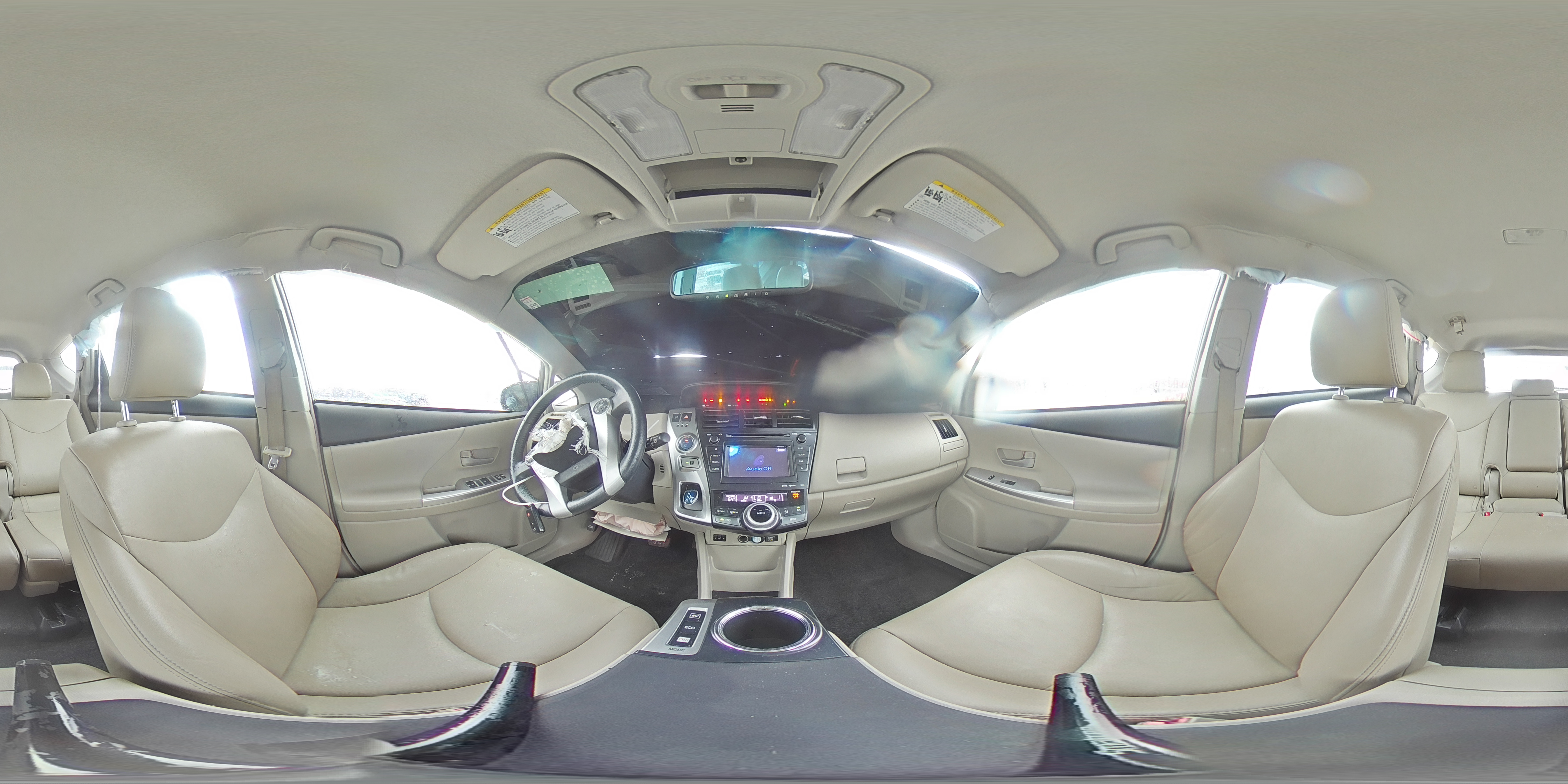 2013 Toyota Prius - Image 13