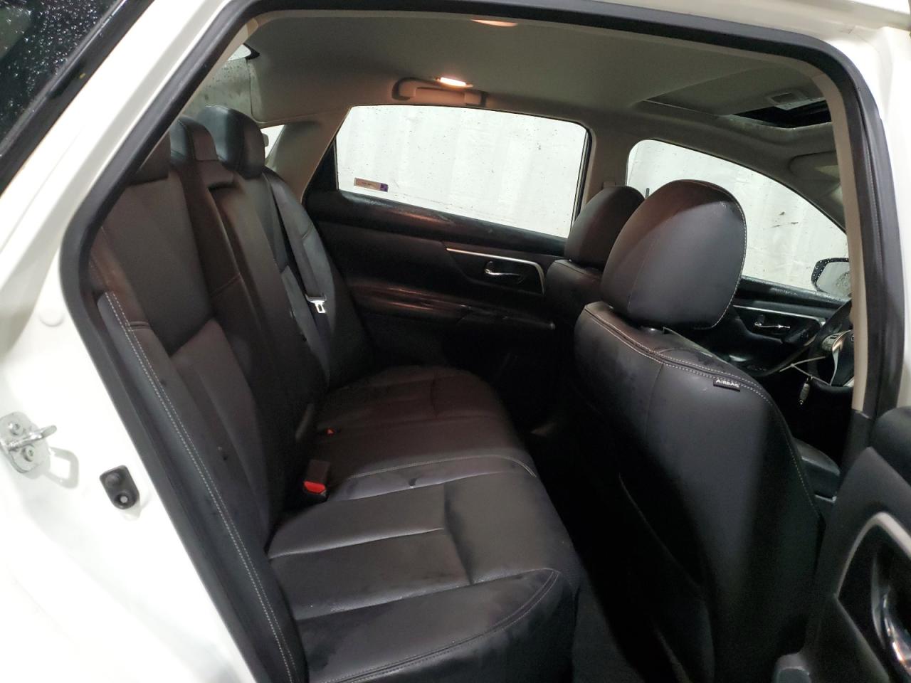 2017 Nissan Altima - Image 10