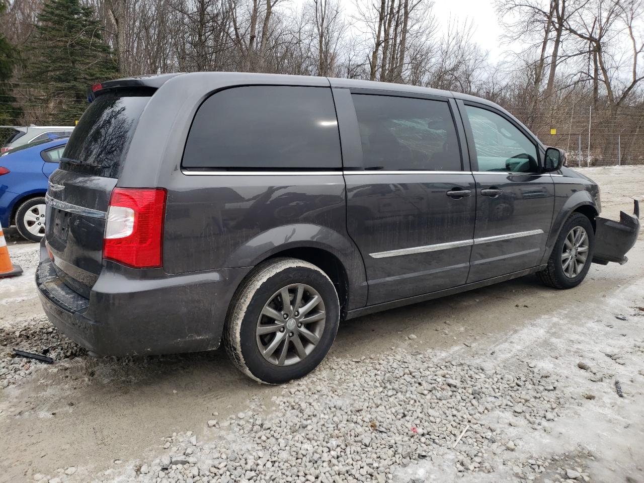 2016 Chrysler Town & Country - Image 3