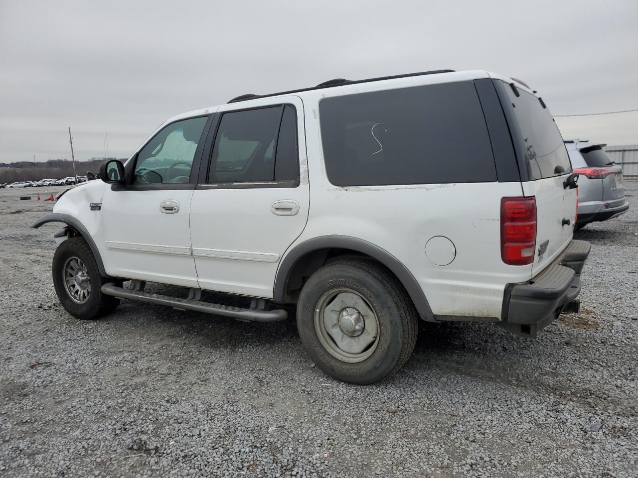 2002 Ford Expedition - Image 2