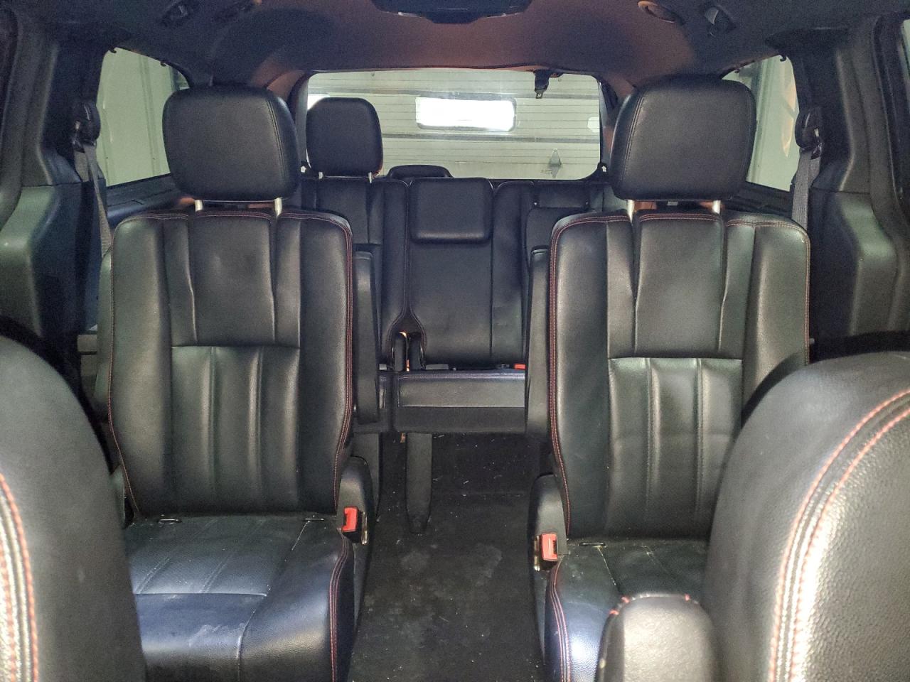 2017 Dodge Caravan - Image 10