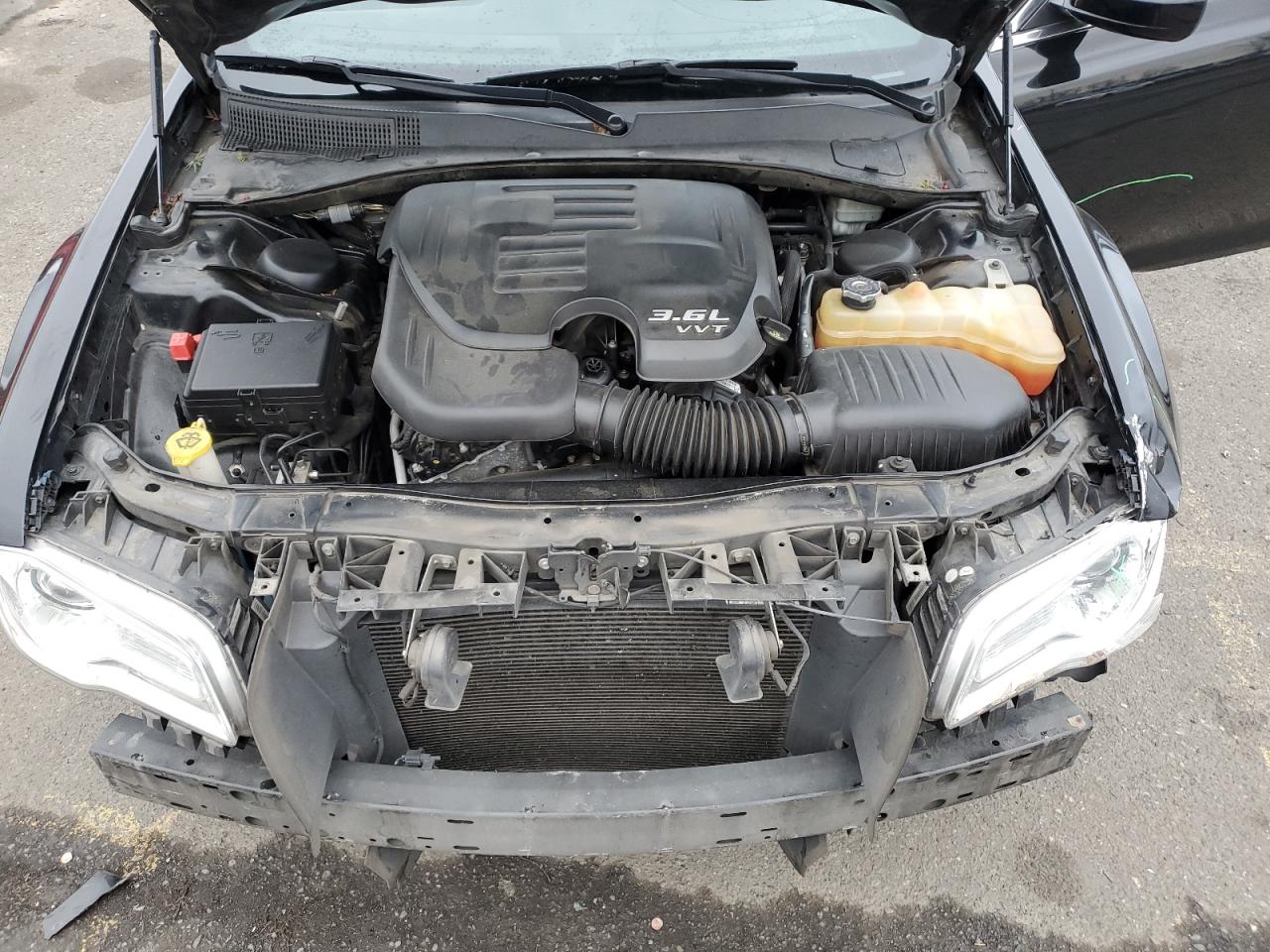 2014 Chrysler 300 - Image 11
