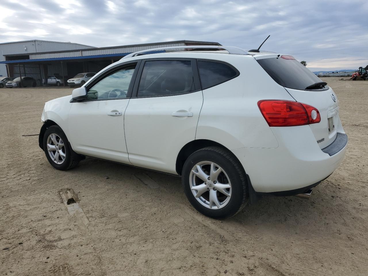 2009 Nissan Rogue - Image 2