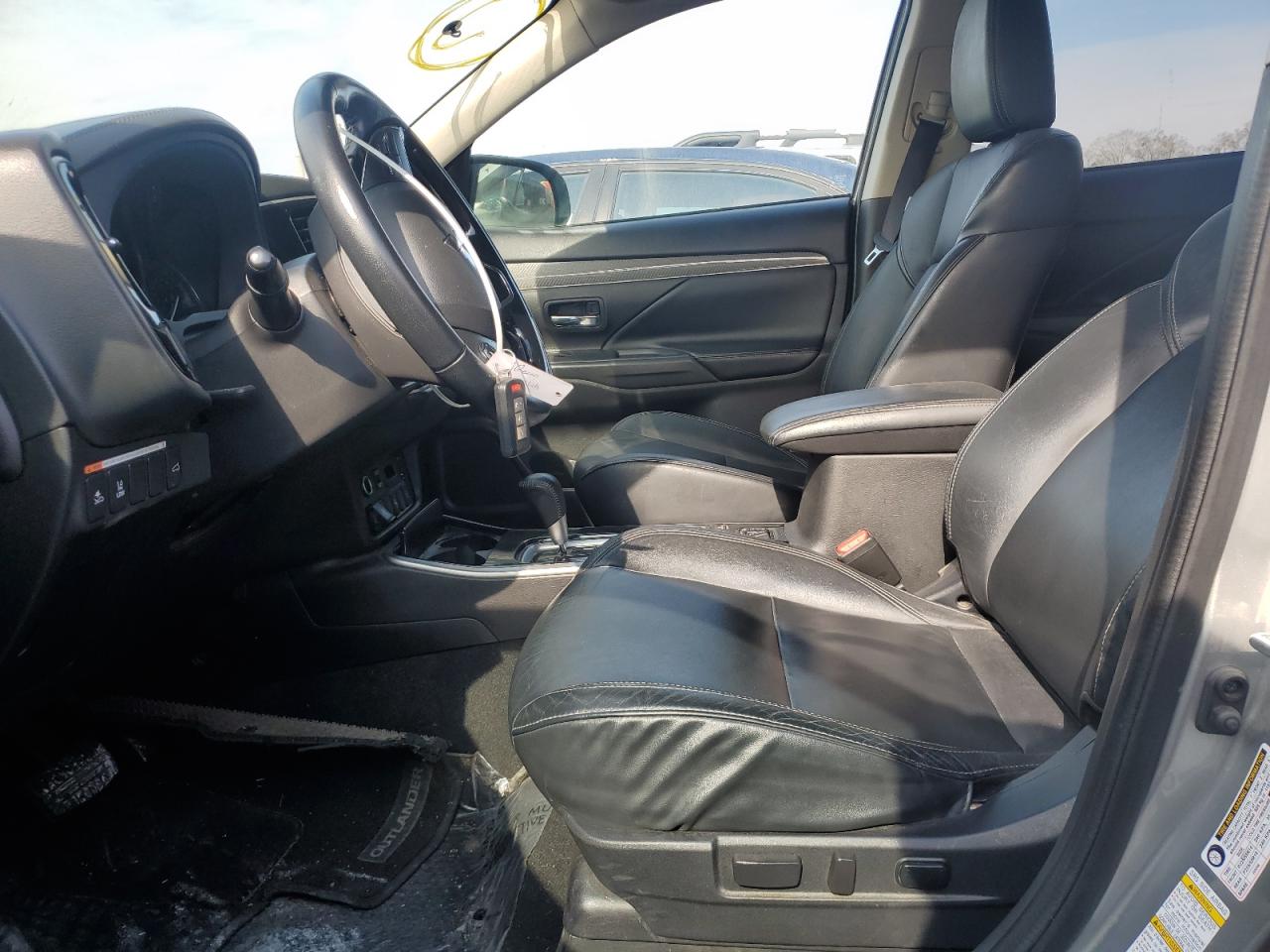 2020 Mitsubishi Outlander - Image 7