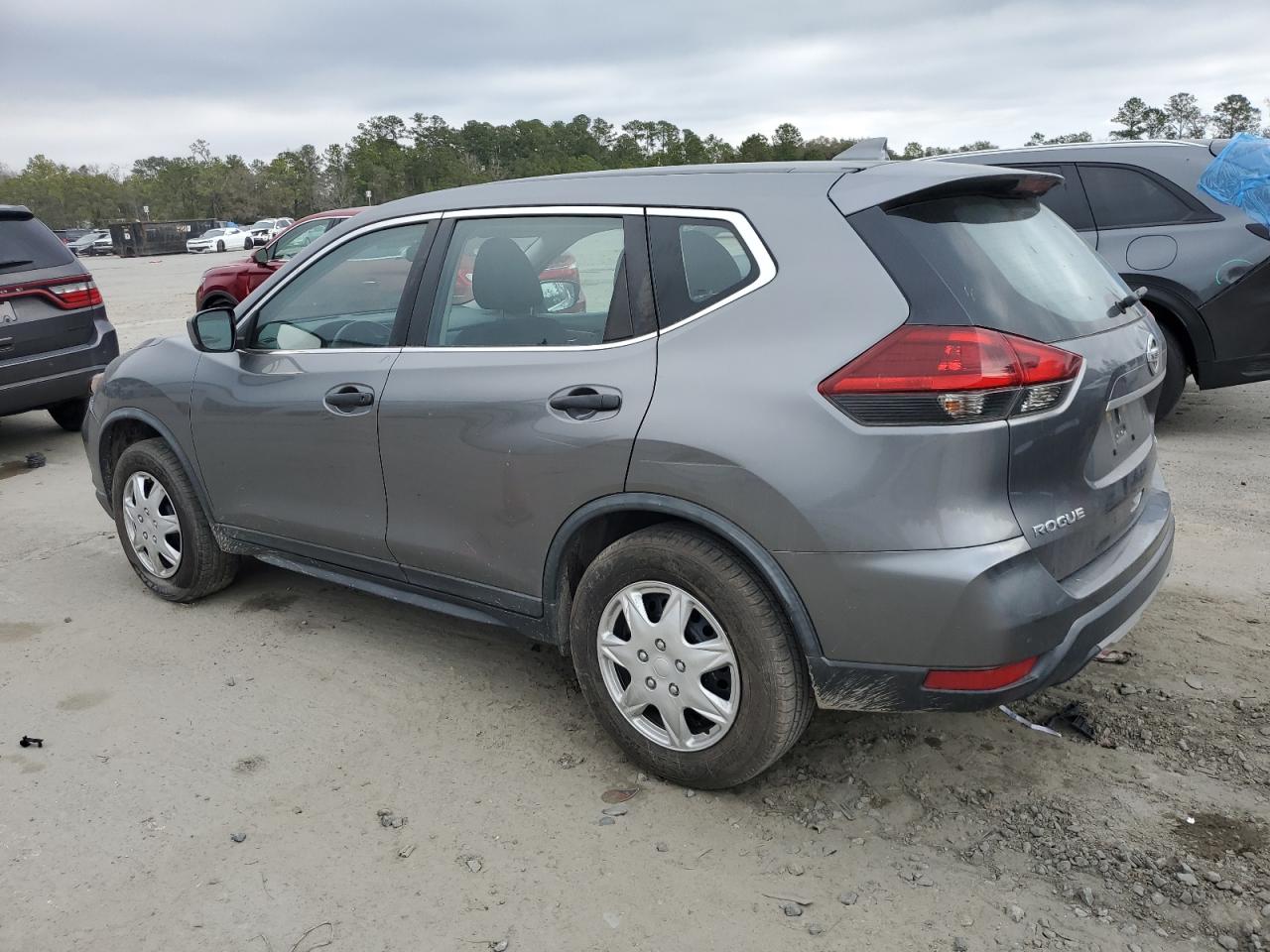 2018 Nissan Rogue - Image 2