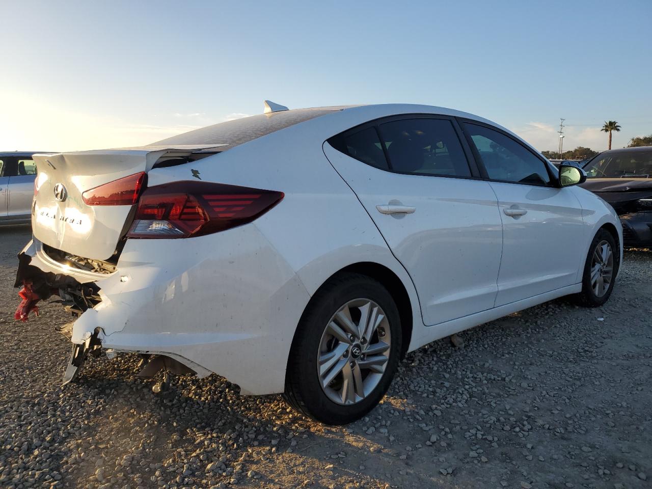 2019 Hyundai Elantra - Image 3