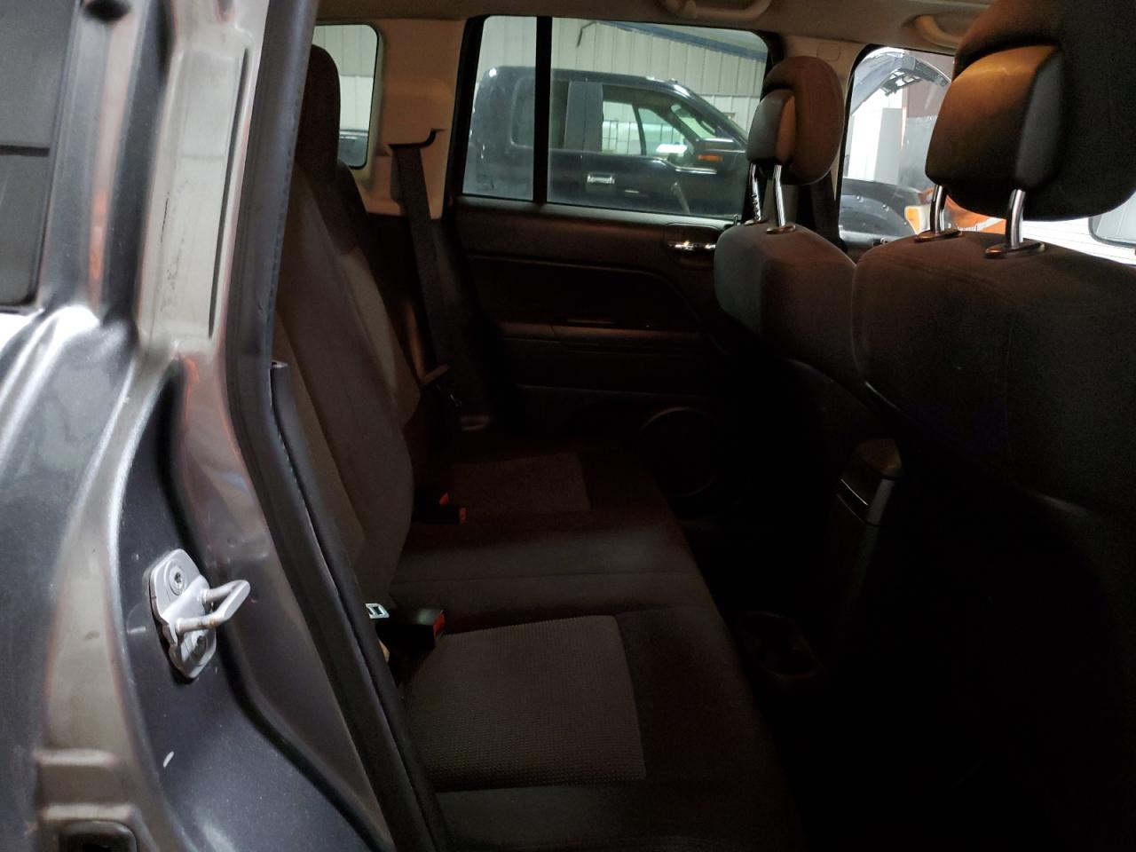2012 Jeep Compass - Image 11