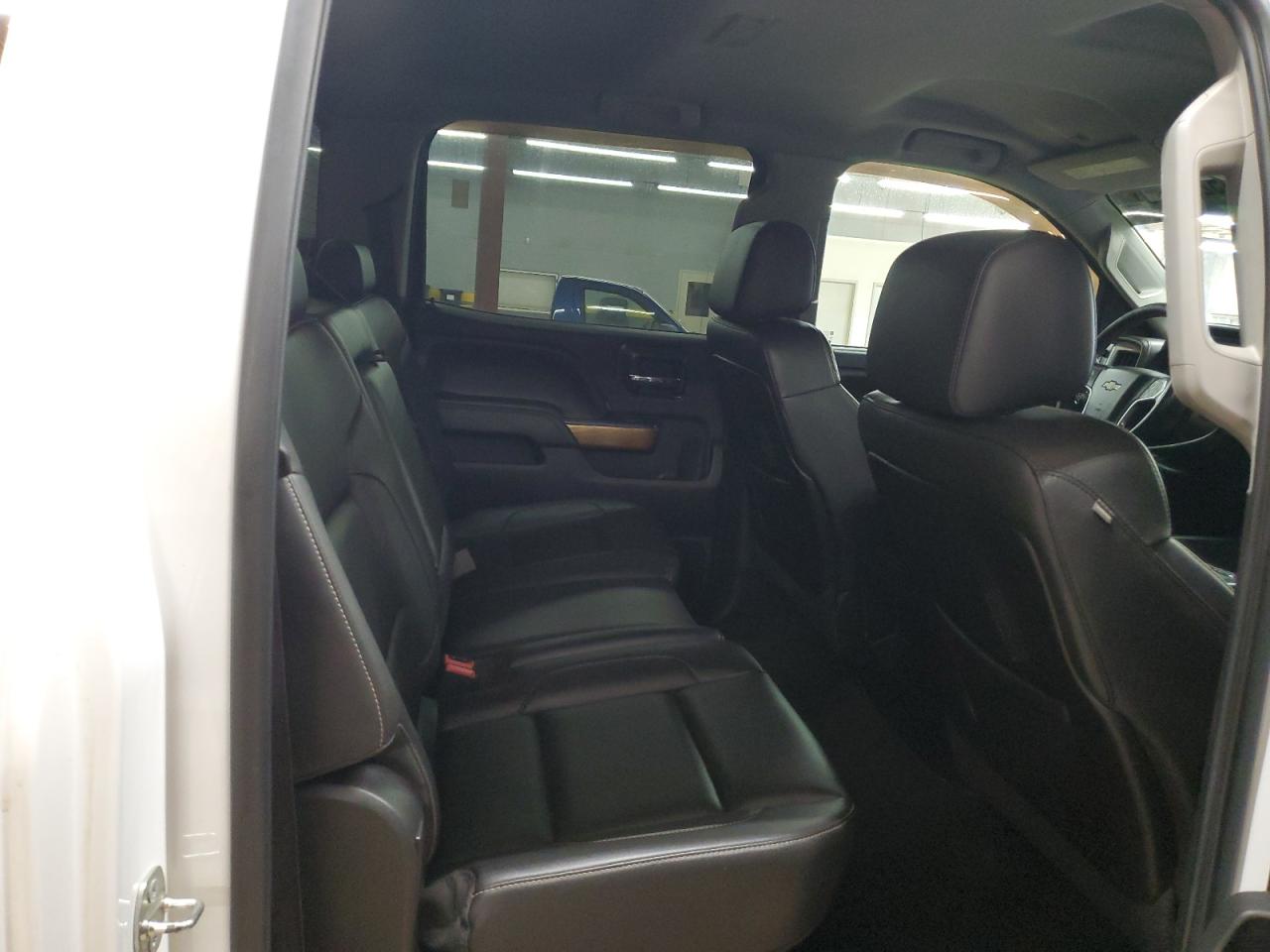 2015 Chevrolet Silverado - Image 10