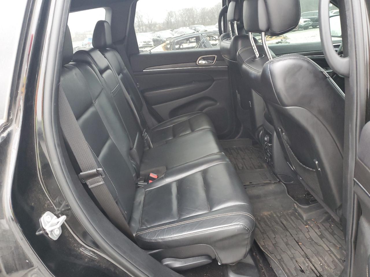 2017 Jeep Grand Cherokee - Image 11