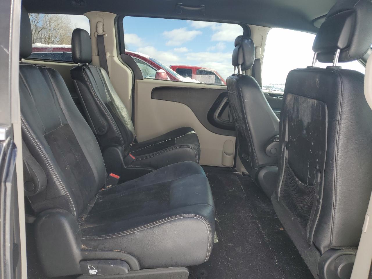 2017 Dodge Caravan - Image 11