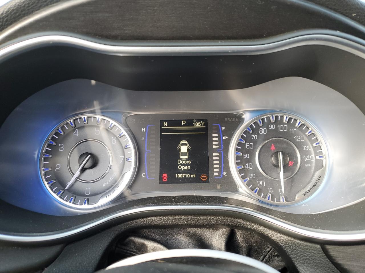 2016 Chrysler 200 - Image 9