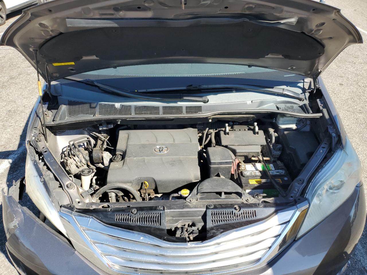 2012 Toyota Sienna - Image 12