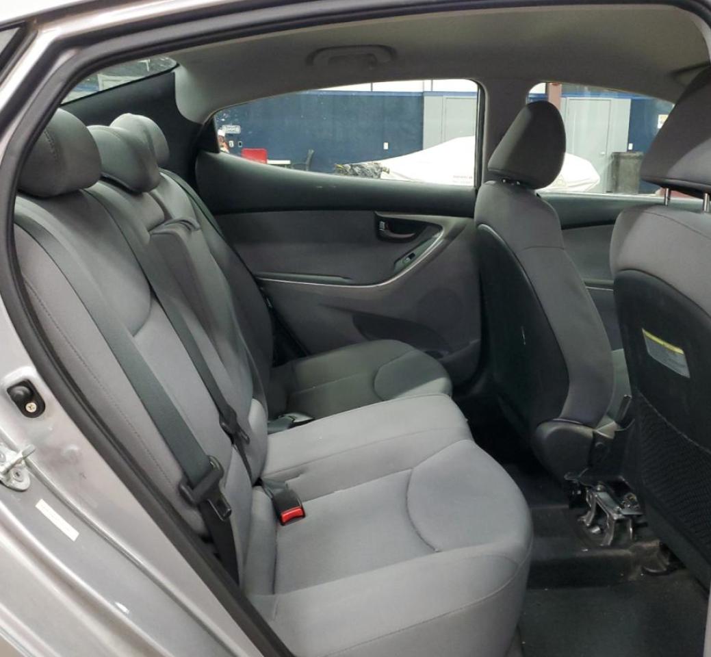2012 Hyundai Elantra - Image 11