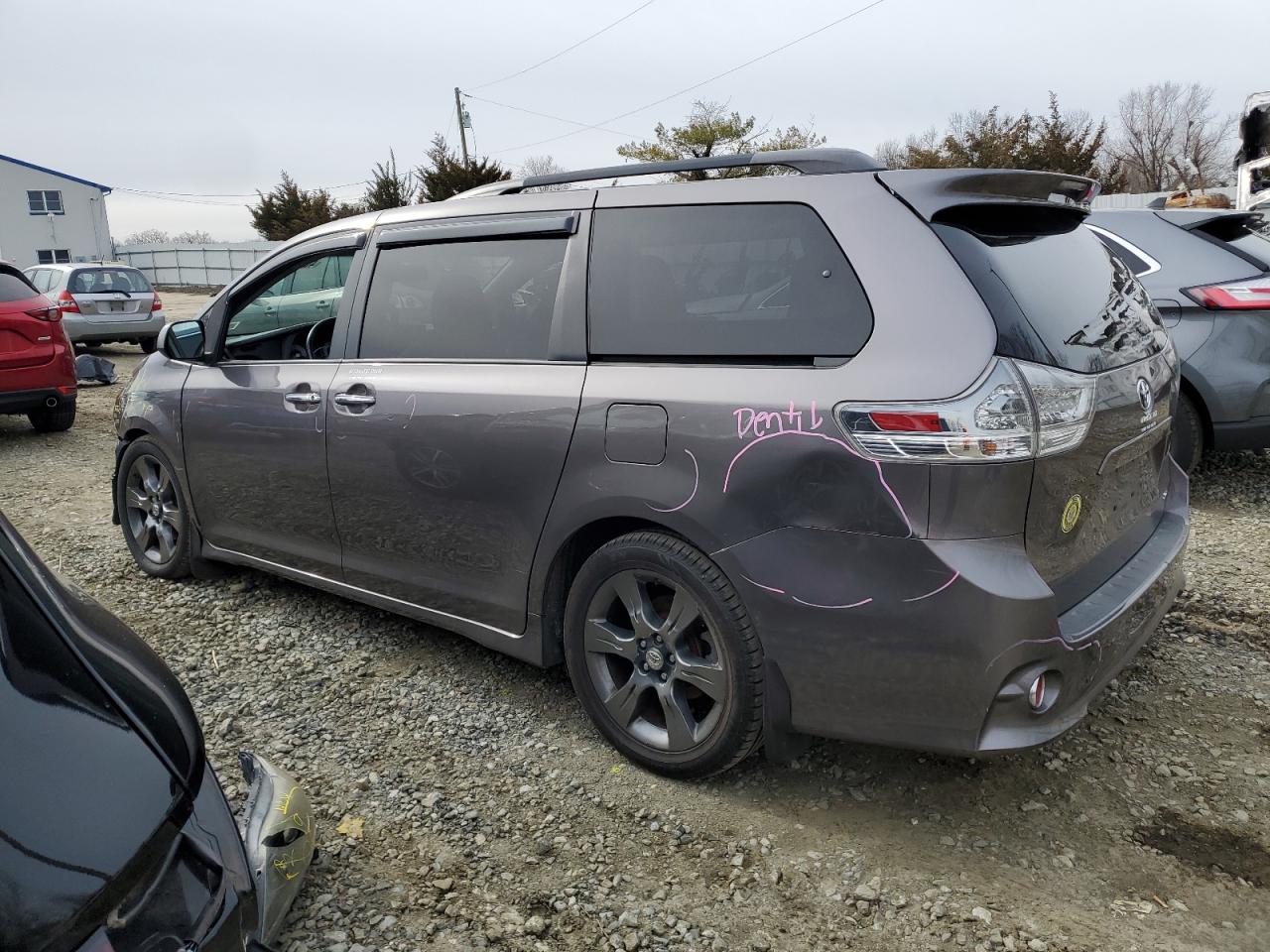 2015 Toyota Sienna - Image 2