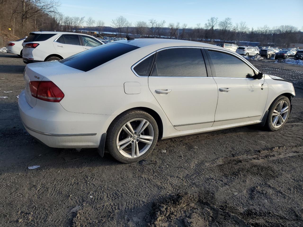 2015 Volkswagen Passat - Image 3
