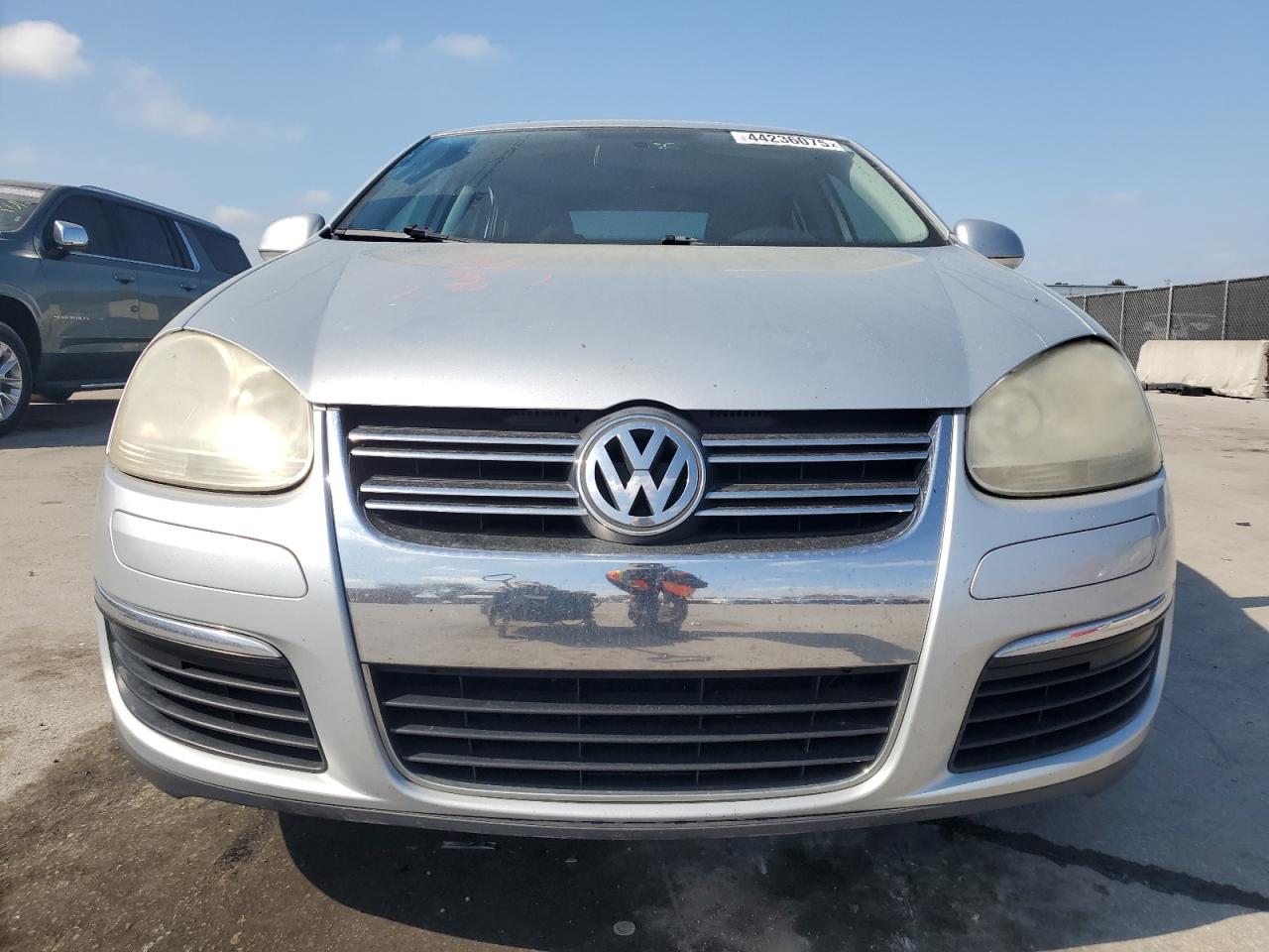 2009 Volkswagen Jetta - Image 5