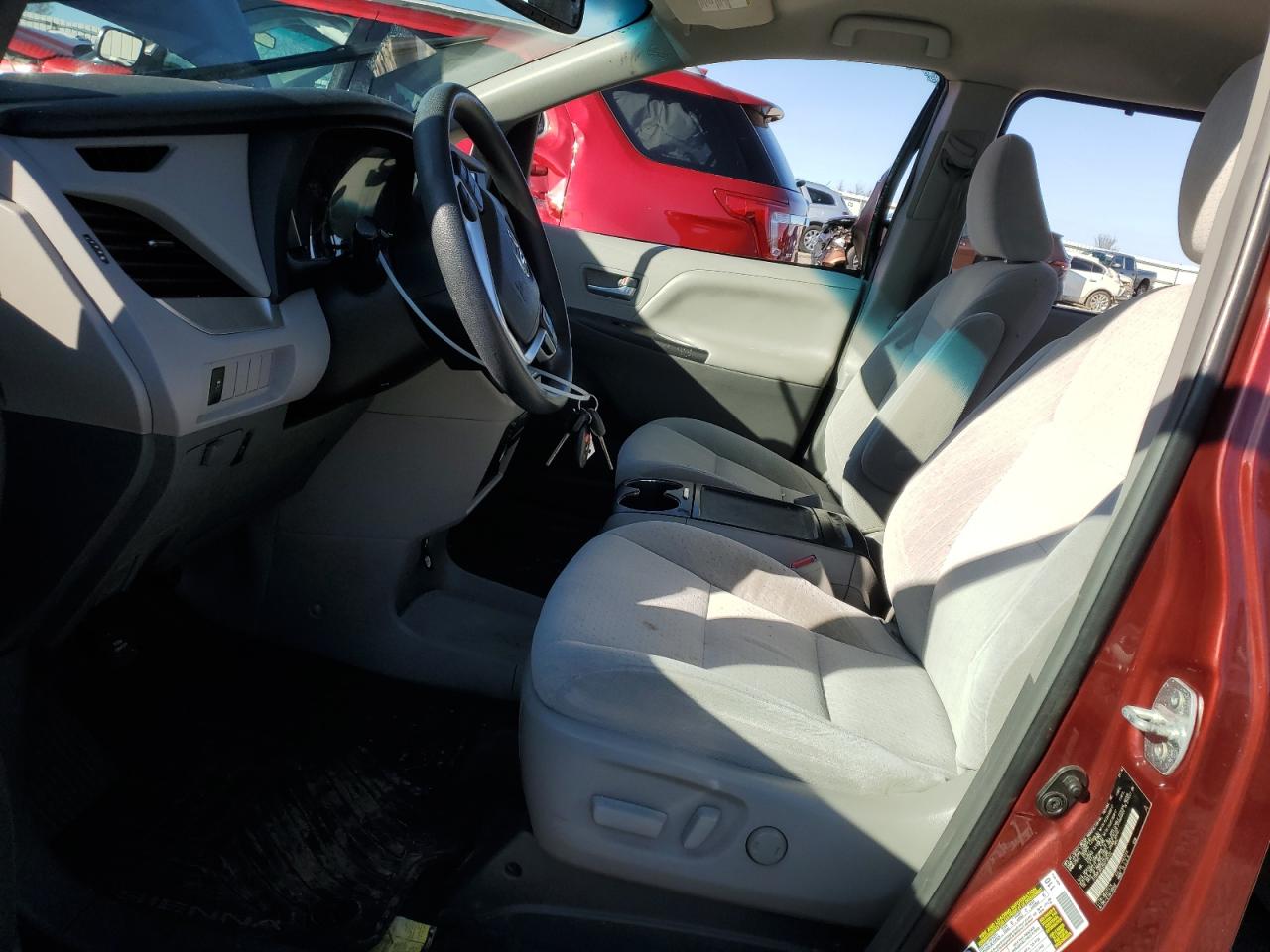 2016 Toyota Sienna - Image 7