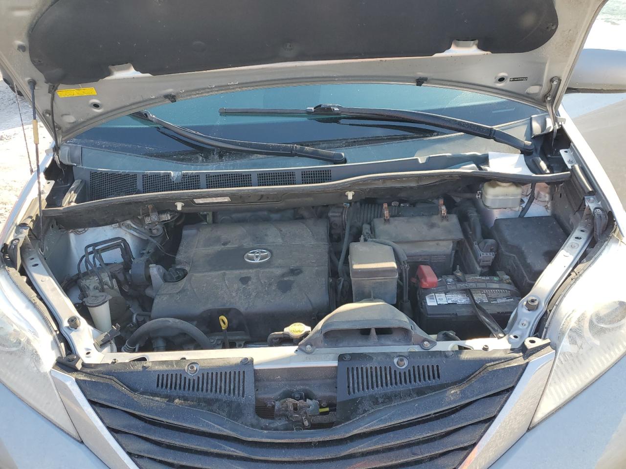 2011 Toyota Sienna - Image 12