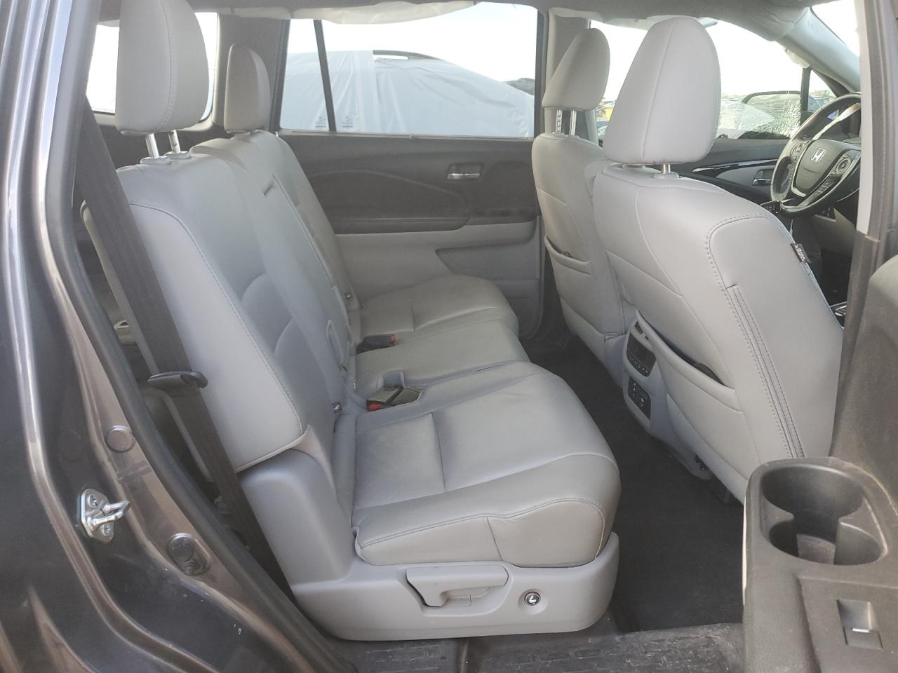 2017 Honda Pilot - Image 11