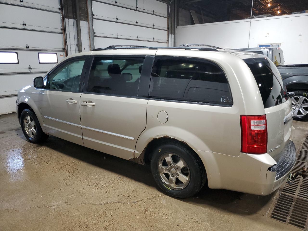 2009 Dodge Caravan - Image 2