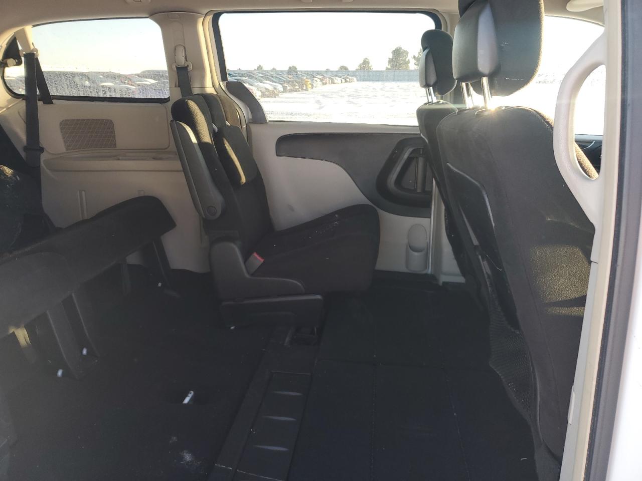 2011 Chrysler Town & Country - Image 11