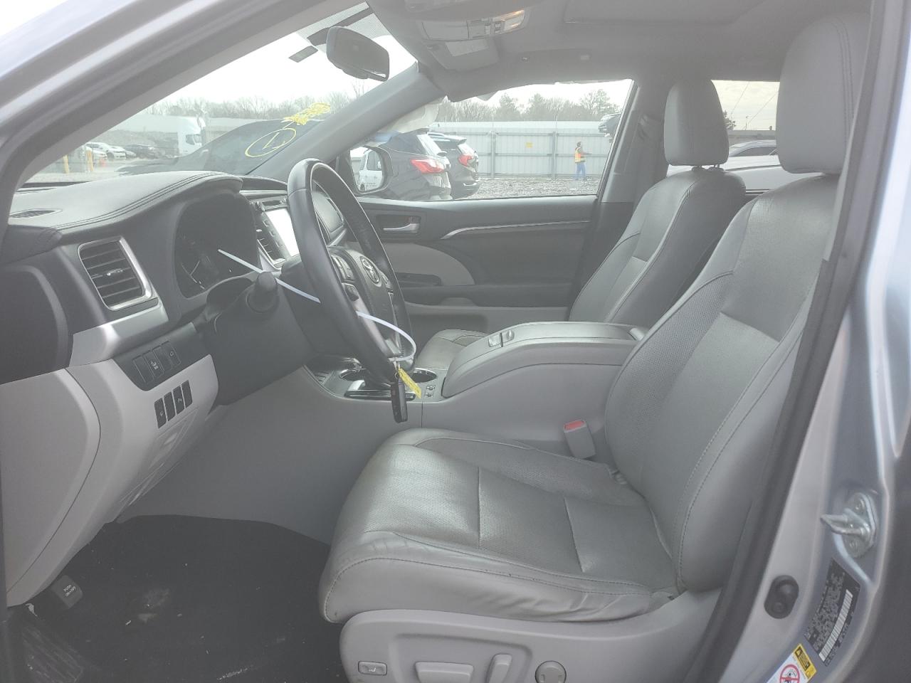 2014 Toyota Highlander - Image 7
