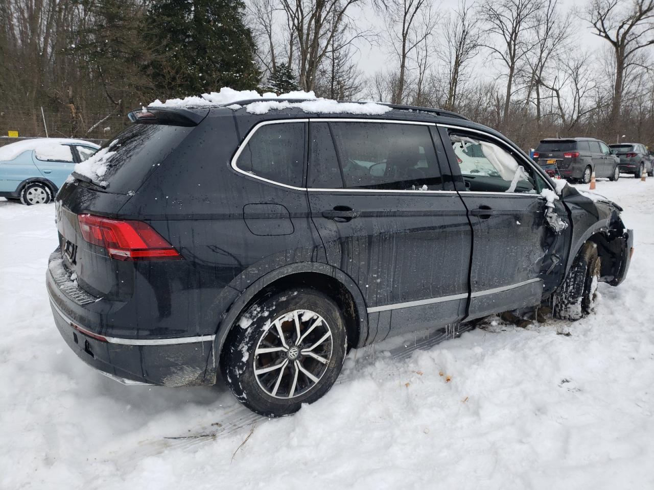2021 Volkswagen Tiguan - Image 3