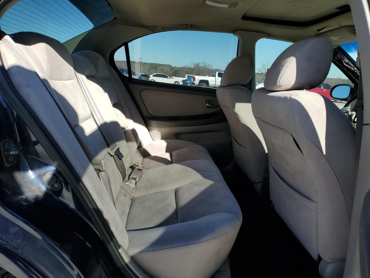 2002 Nissan Maxima - Image 10