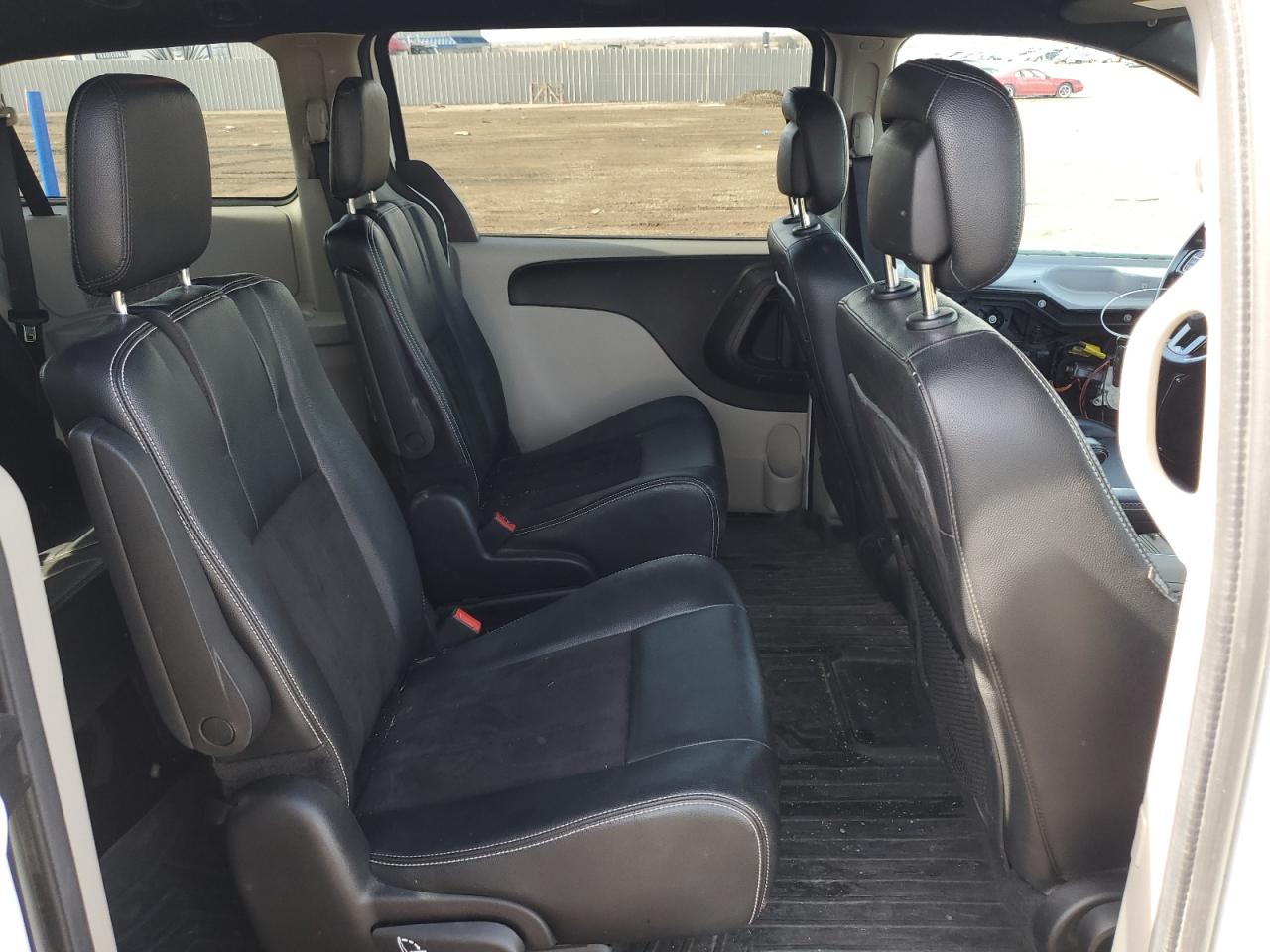 2019 Dodge Caravan - Image 11