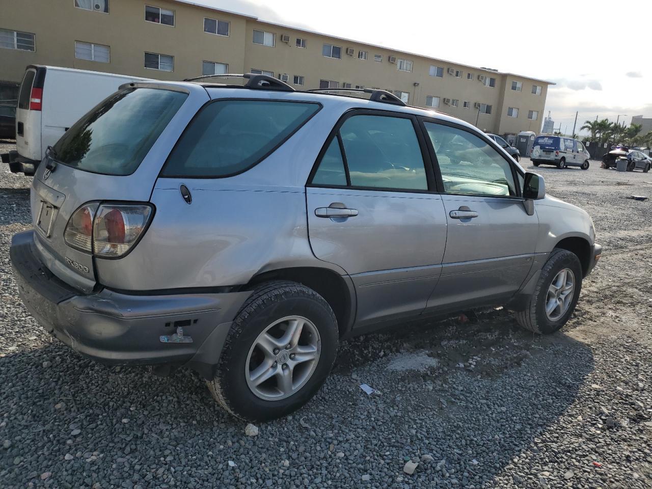 2001 Lexus RX - Image 3