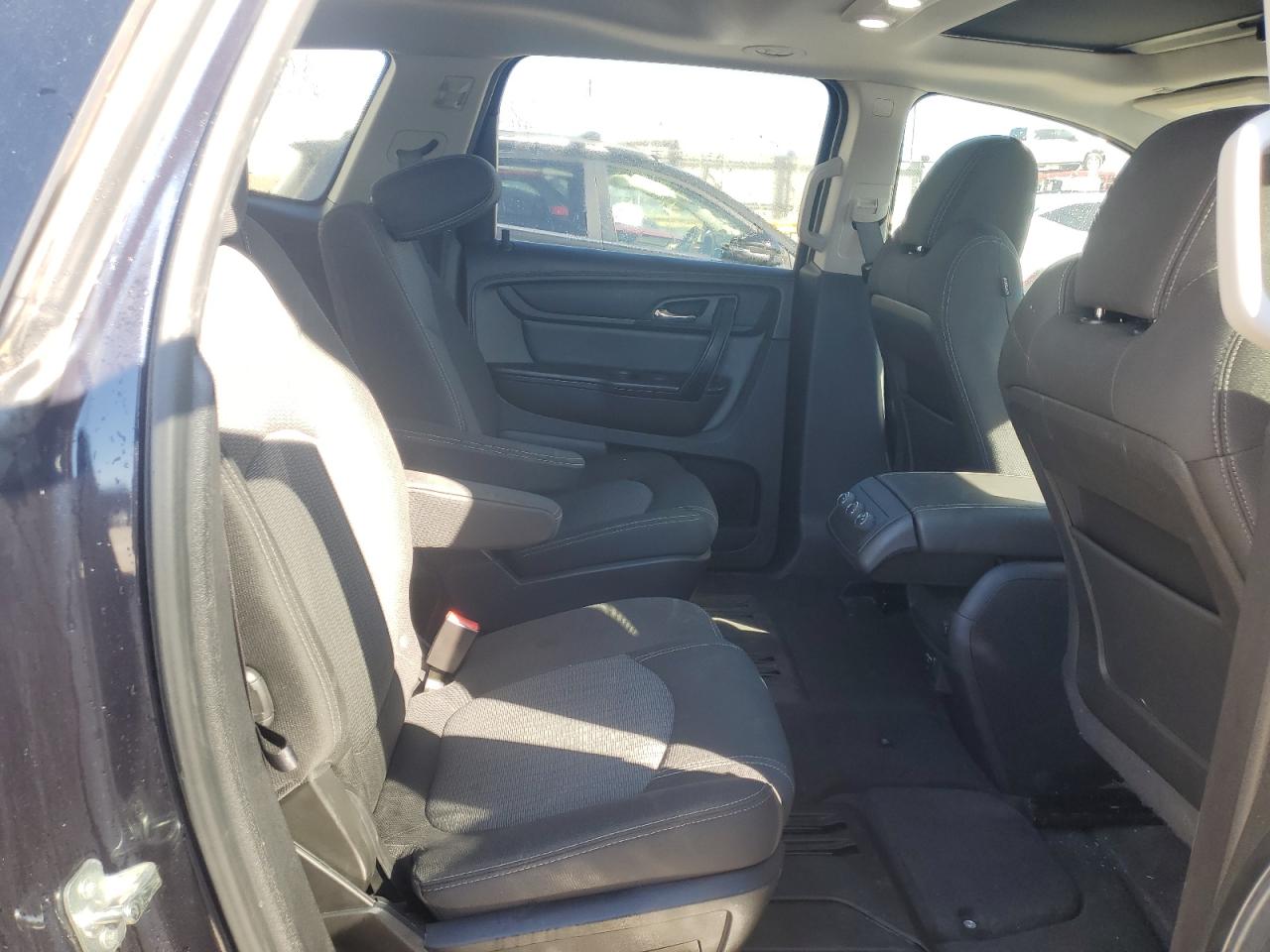 2015 Chevrolet Traverse - Image 11