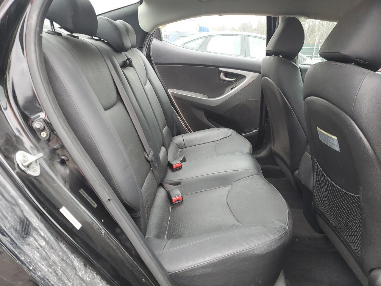 2015 Hyundai Elantra - Image 10