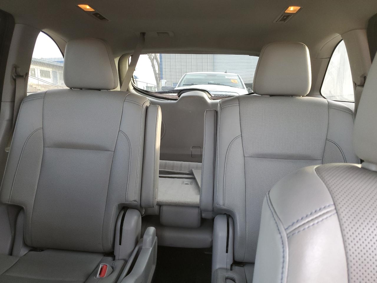 2017 Toyota Highlander - Image 10