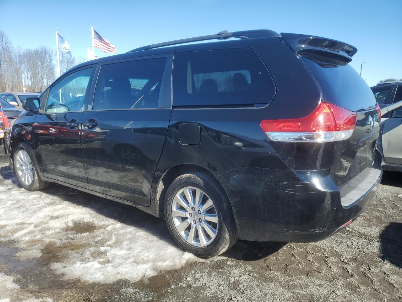 2013 Toyota Sienna - Image 2
