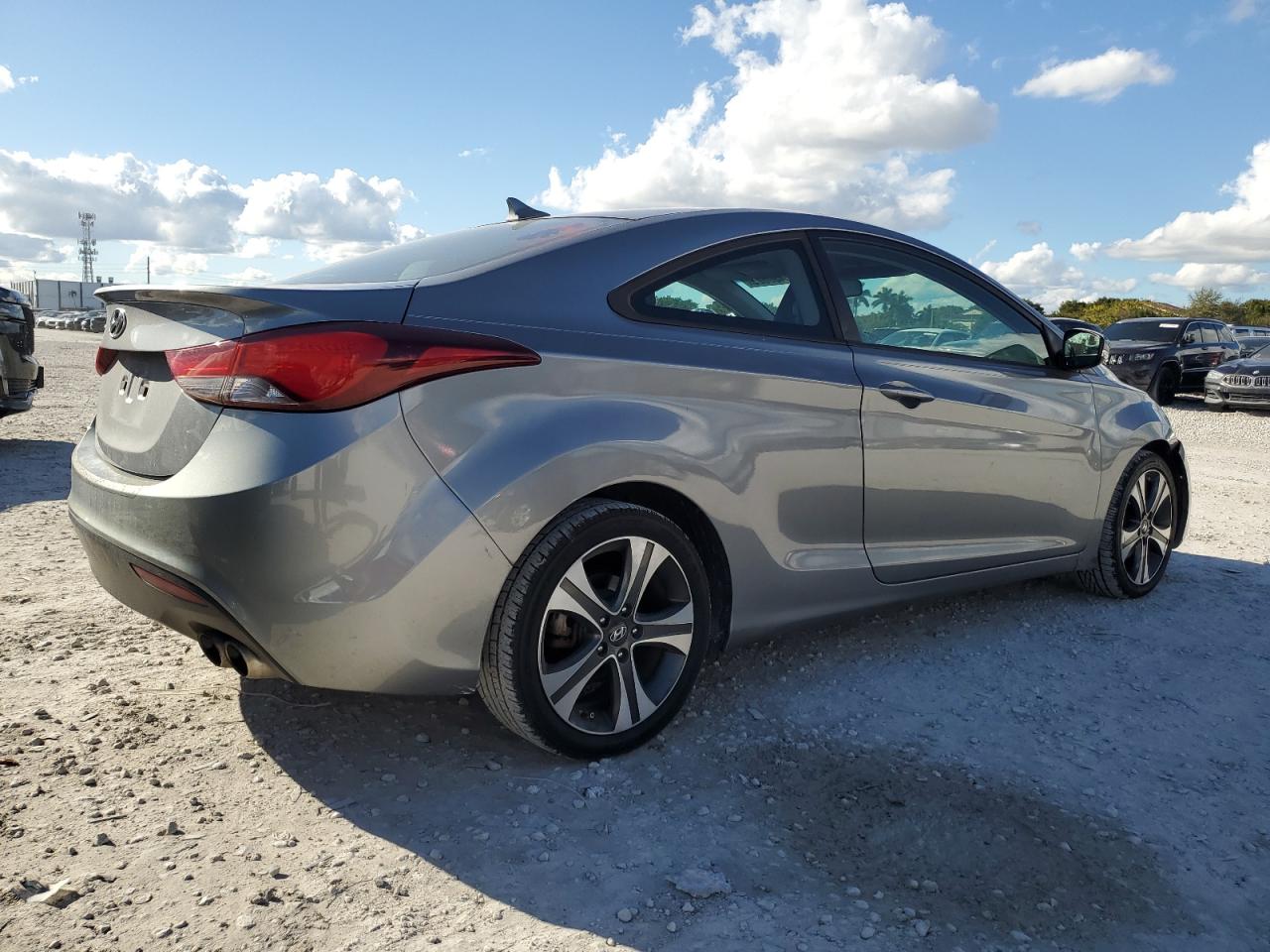 2014 Hyundai Elantra - Image 3