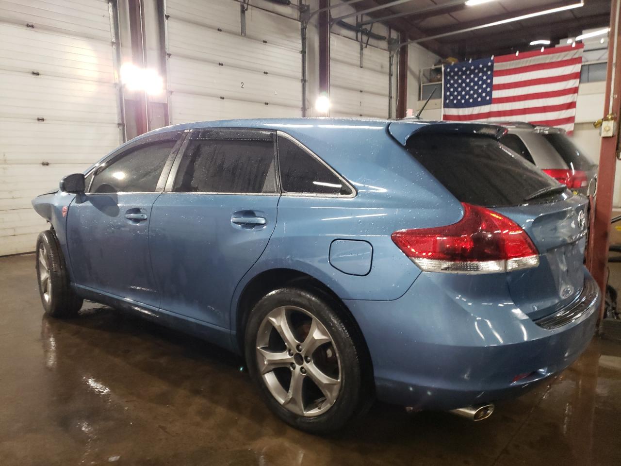 2010 Toyota Venza - Image 2