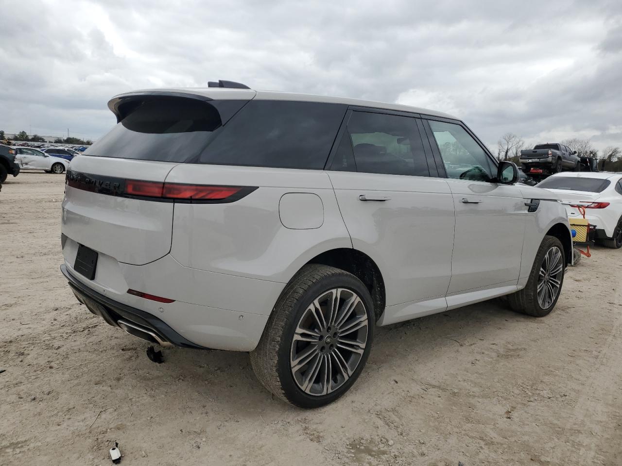 2024 Land Rover Range Rover - Image 3