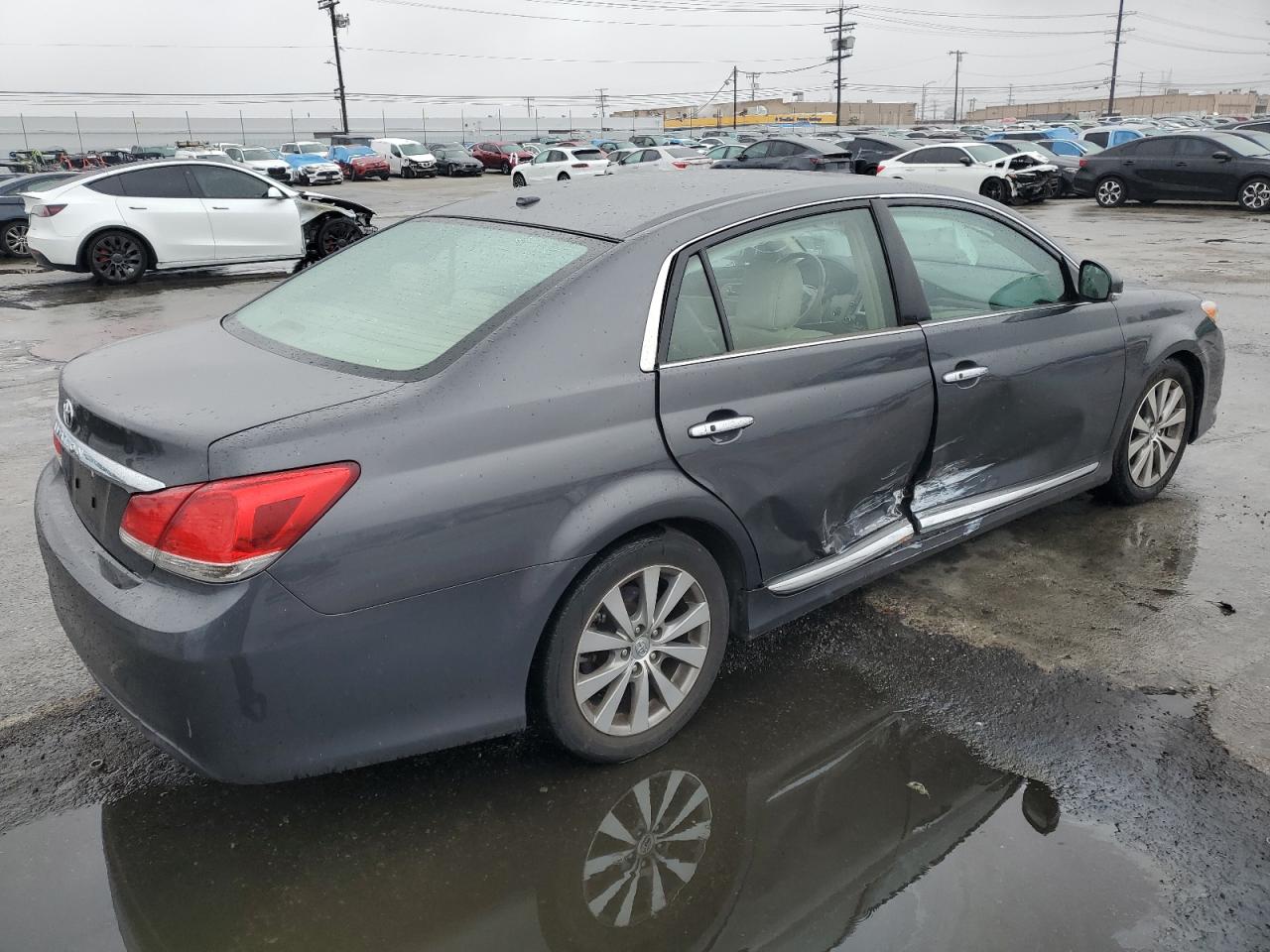 2011 Toyota Avalon - Image 3
