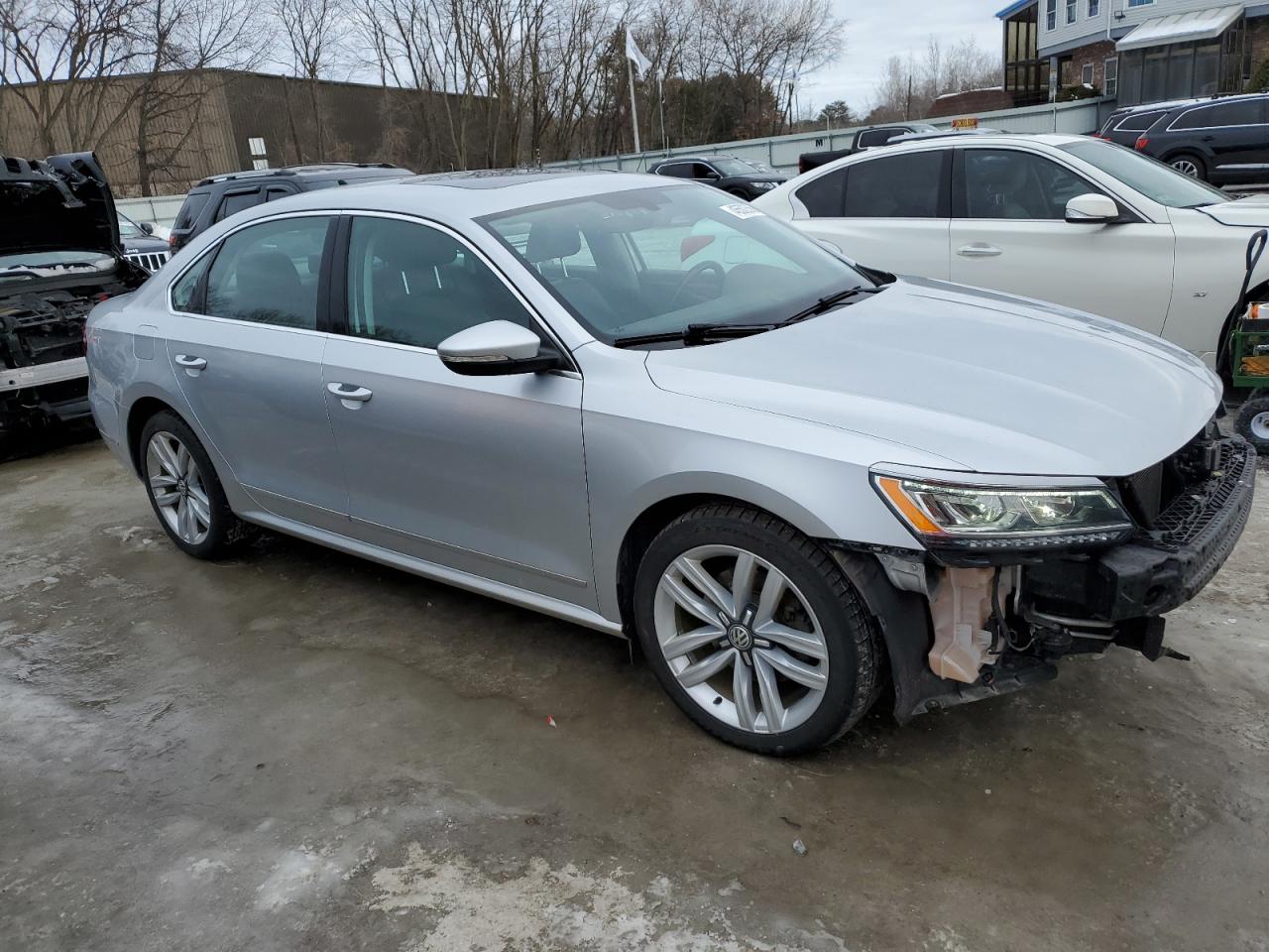2017 Volkswagen Passat - Image 4