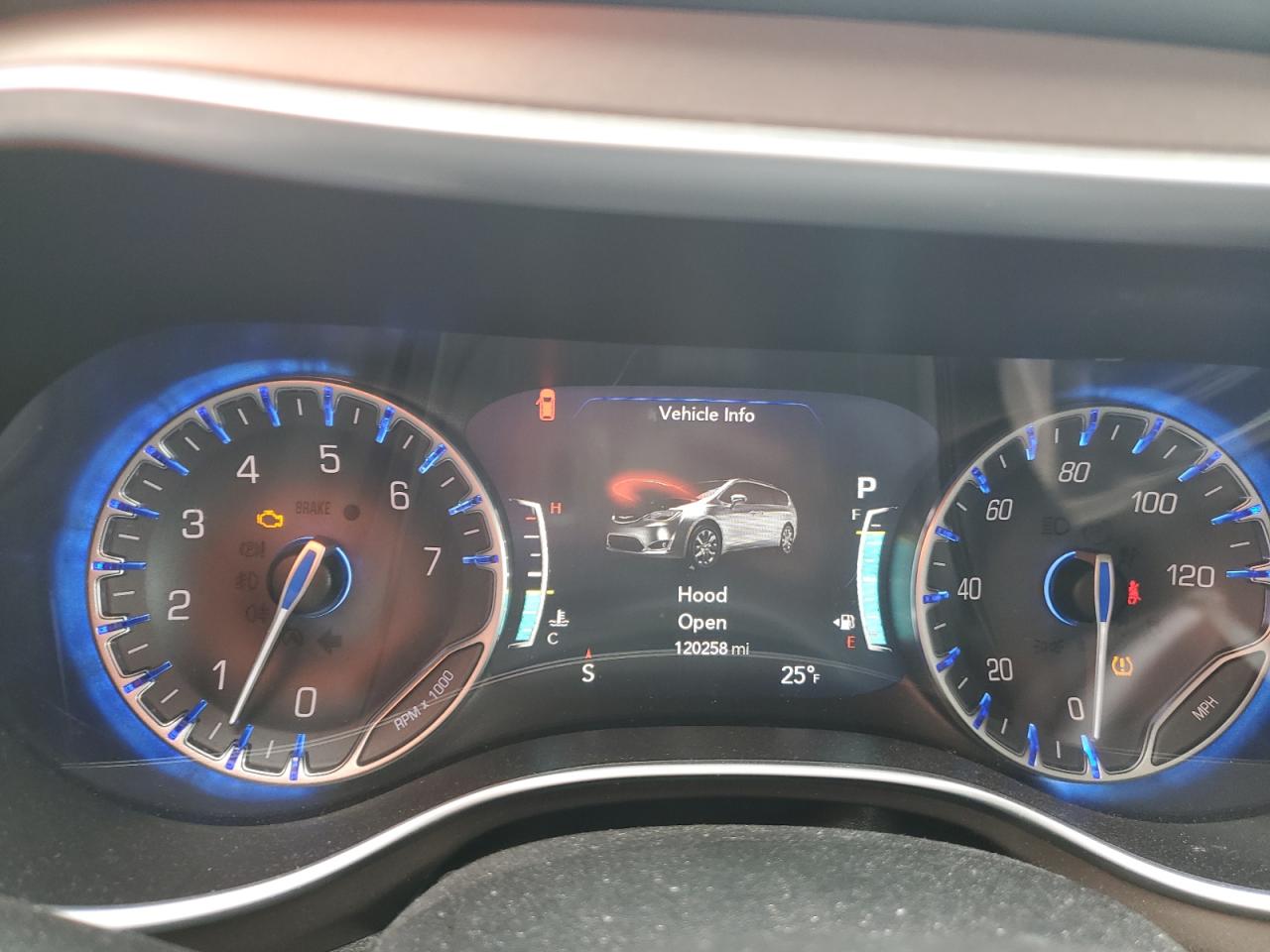 2017 Chrysler Pacifica - Image 9