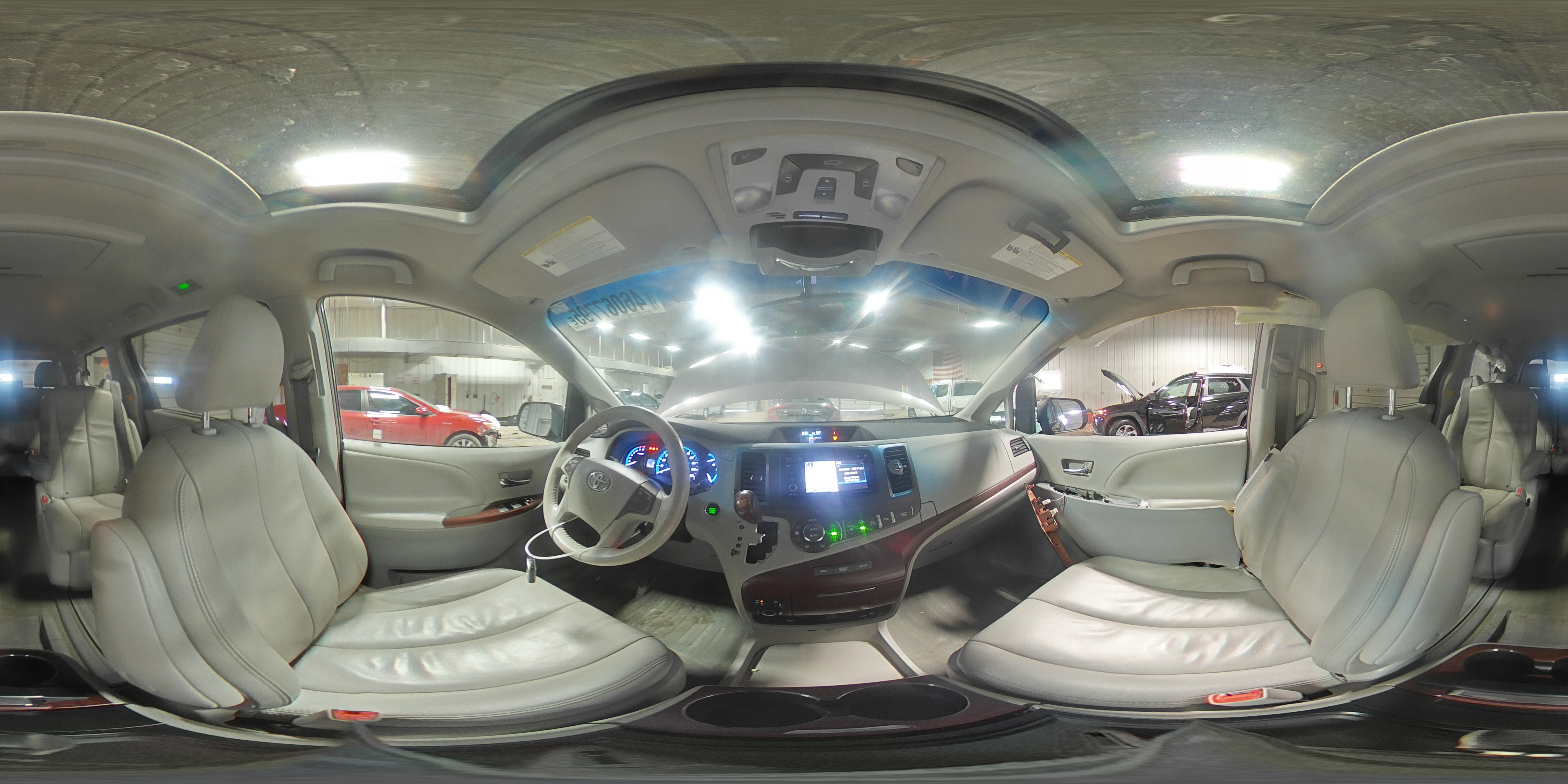 2013 Toyota Sienna - Image 13
