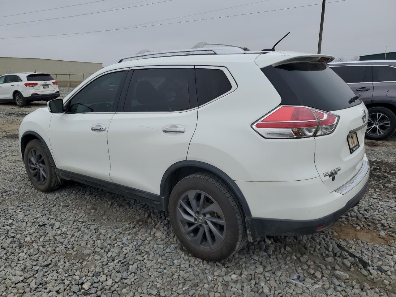 2016 Nissan Rogue - Image 2