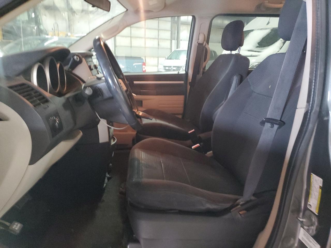 2010 Dodge Caravan - Image 7