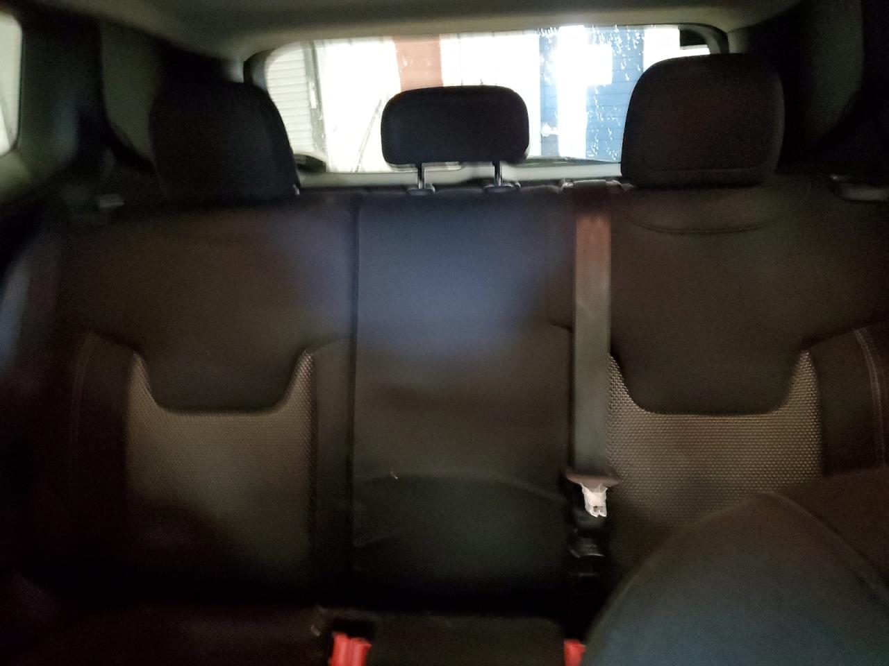 2016 Jeep Renegade - Image 10